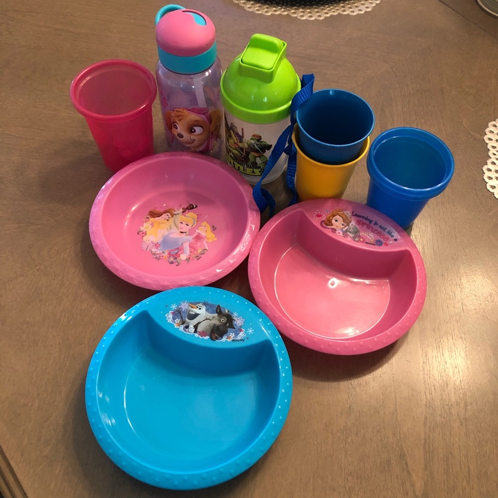 Random Assortment of Children’s Plates Cups Waterbottles Dinnerware